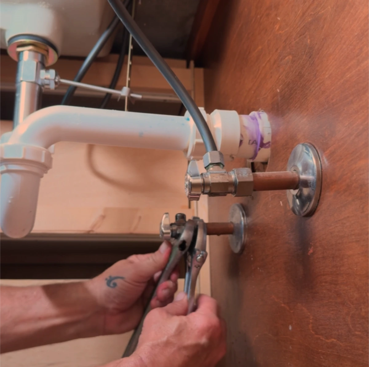 Water heater pipe fitting connection in a Jamestown, NY home